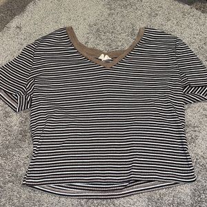 Tillys Ribbed Cropped V Neck